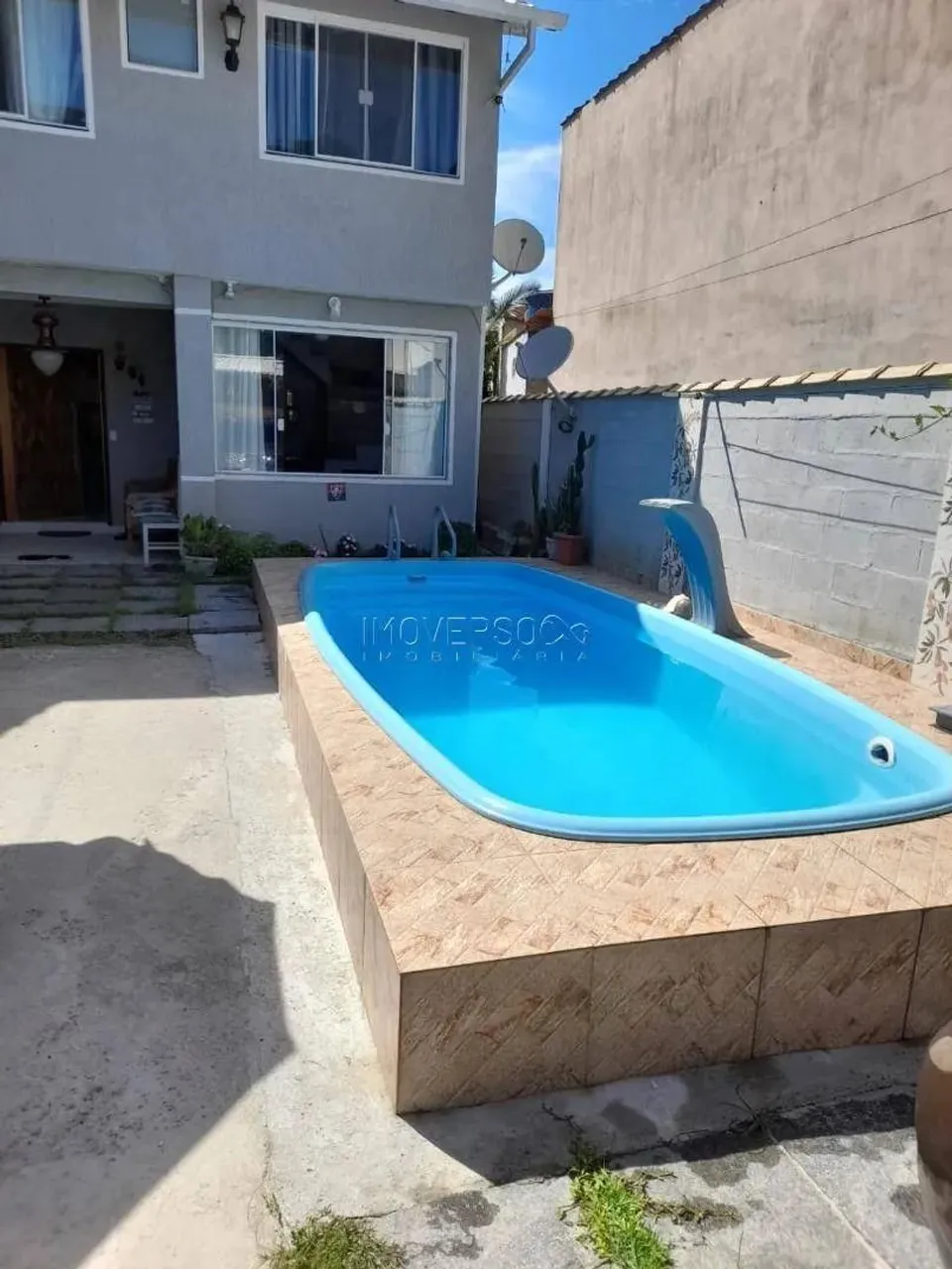 | Casa 2 quartos, sendo 2 suites