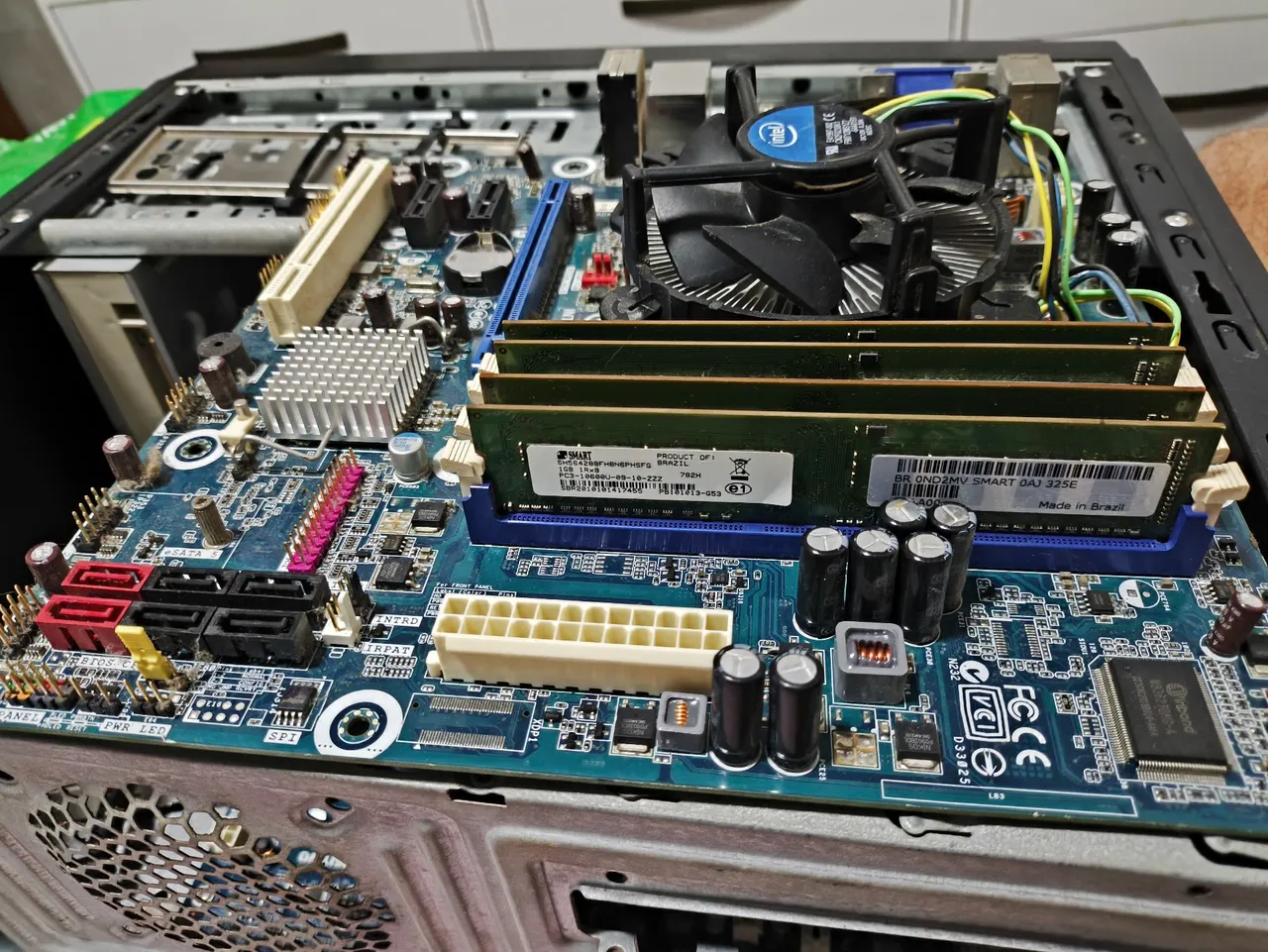 Kit I3 de primeira geração, com 5gb de memória ram ddr3.