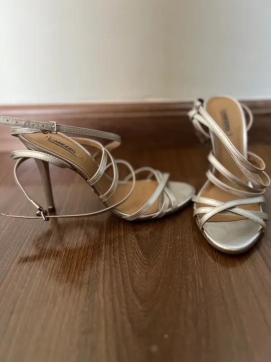 Sandália feminina prata Arezzo  - Foto 4
