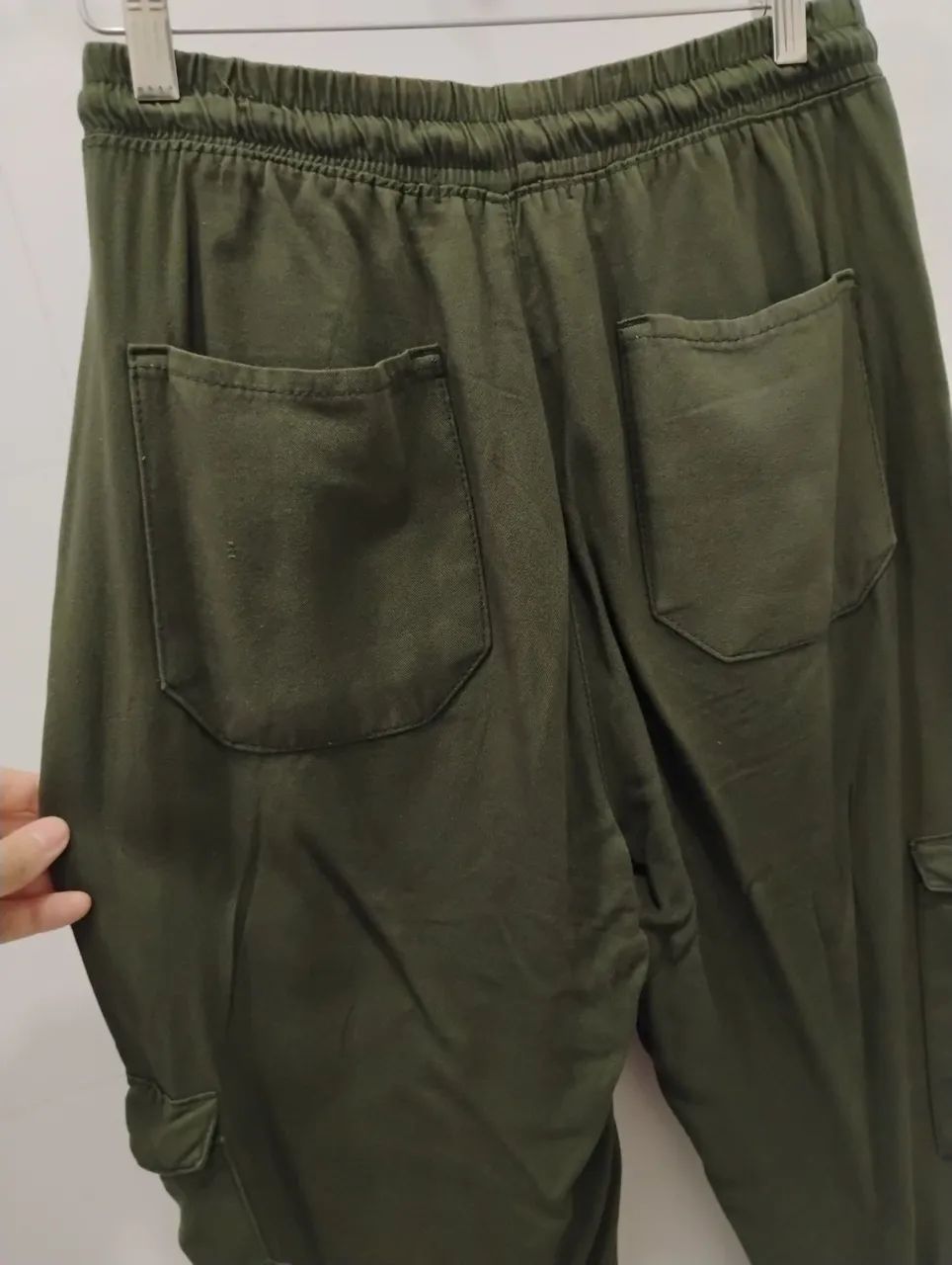 Calça Feminina Cargo Jogger verde militar - Foto 2