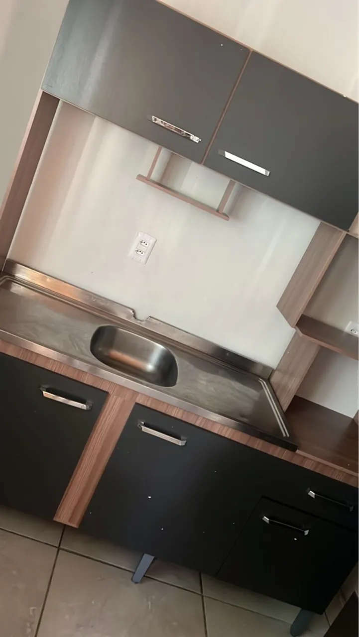 Armário de cozinha compacto