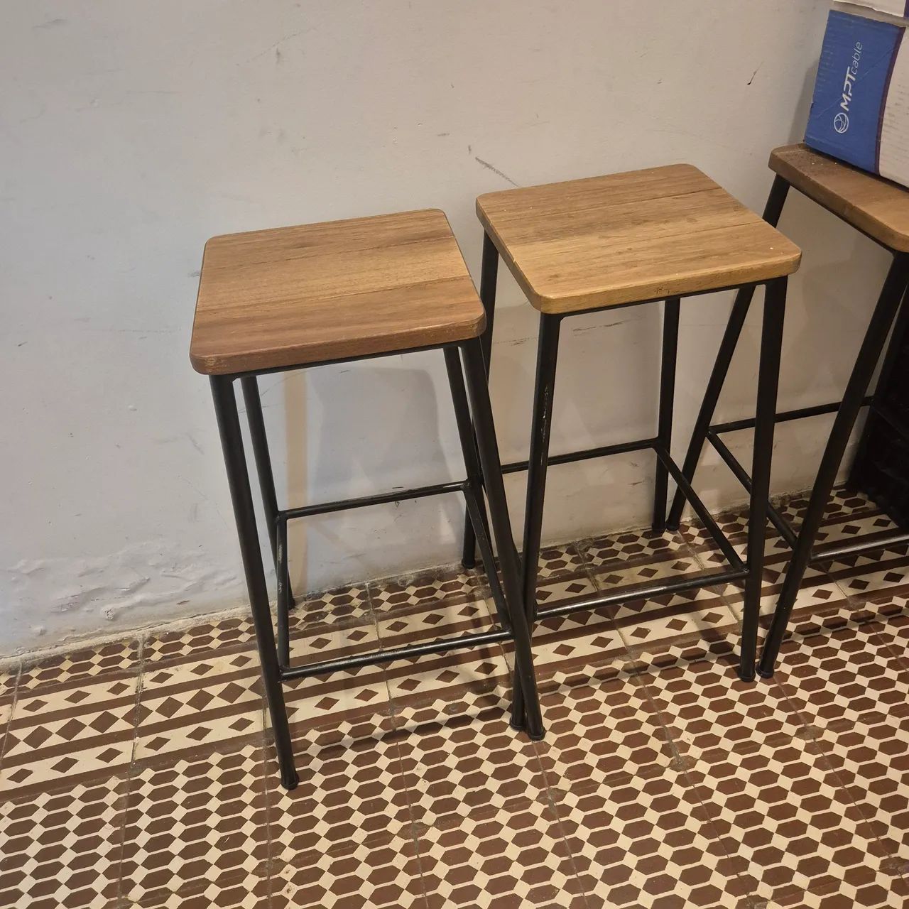 Banqueta de madeira e ferro para restaurante (unidade)