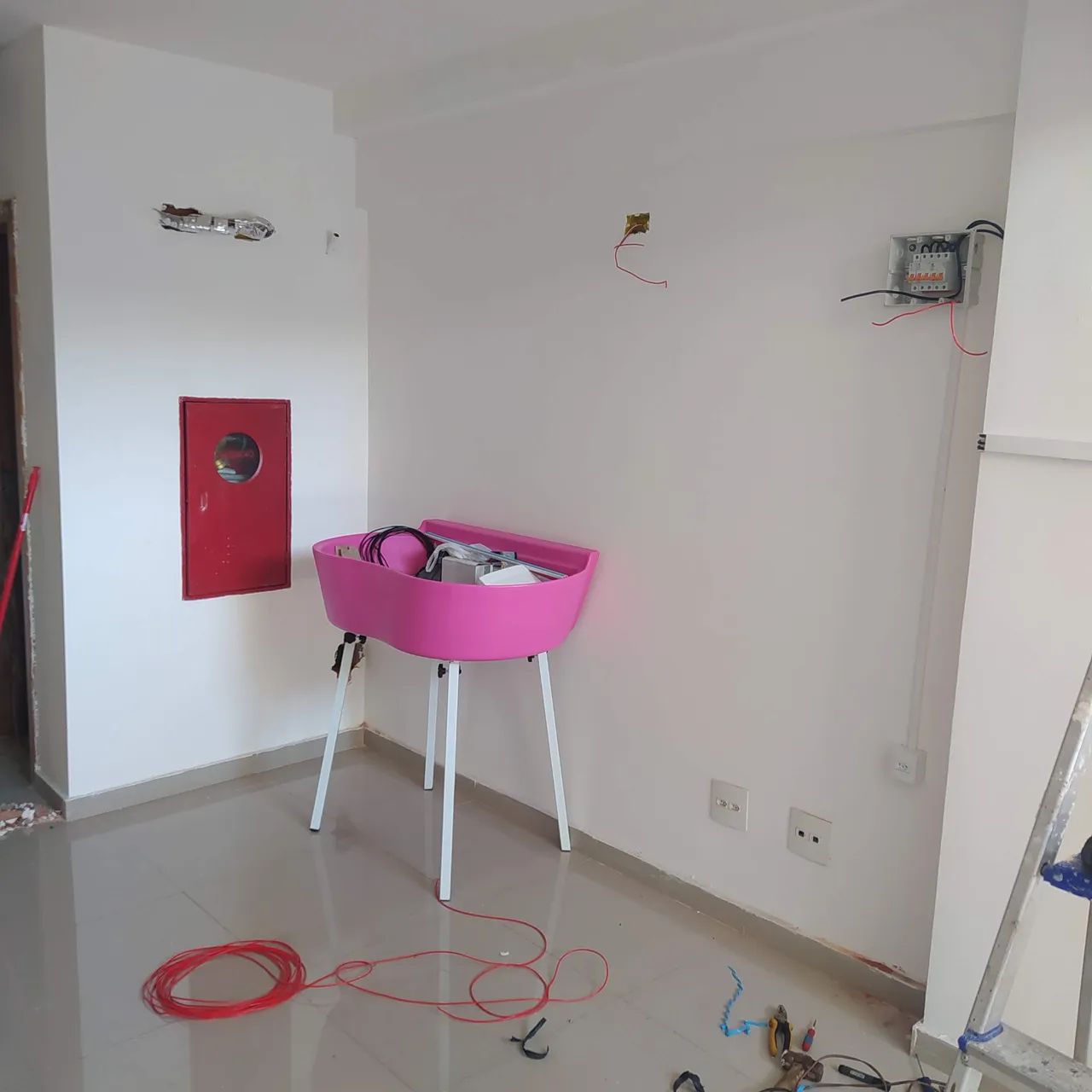 Banheira Bybecker Rosa com suporte