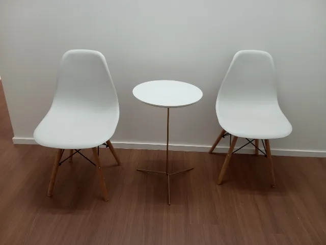 CADEIRAS COM MESA