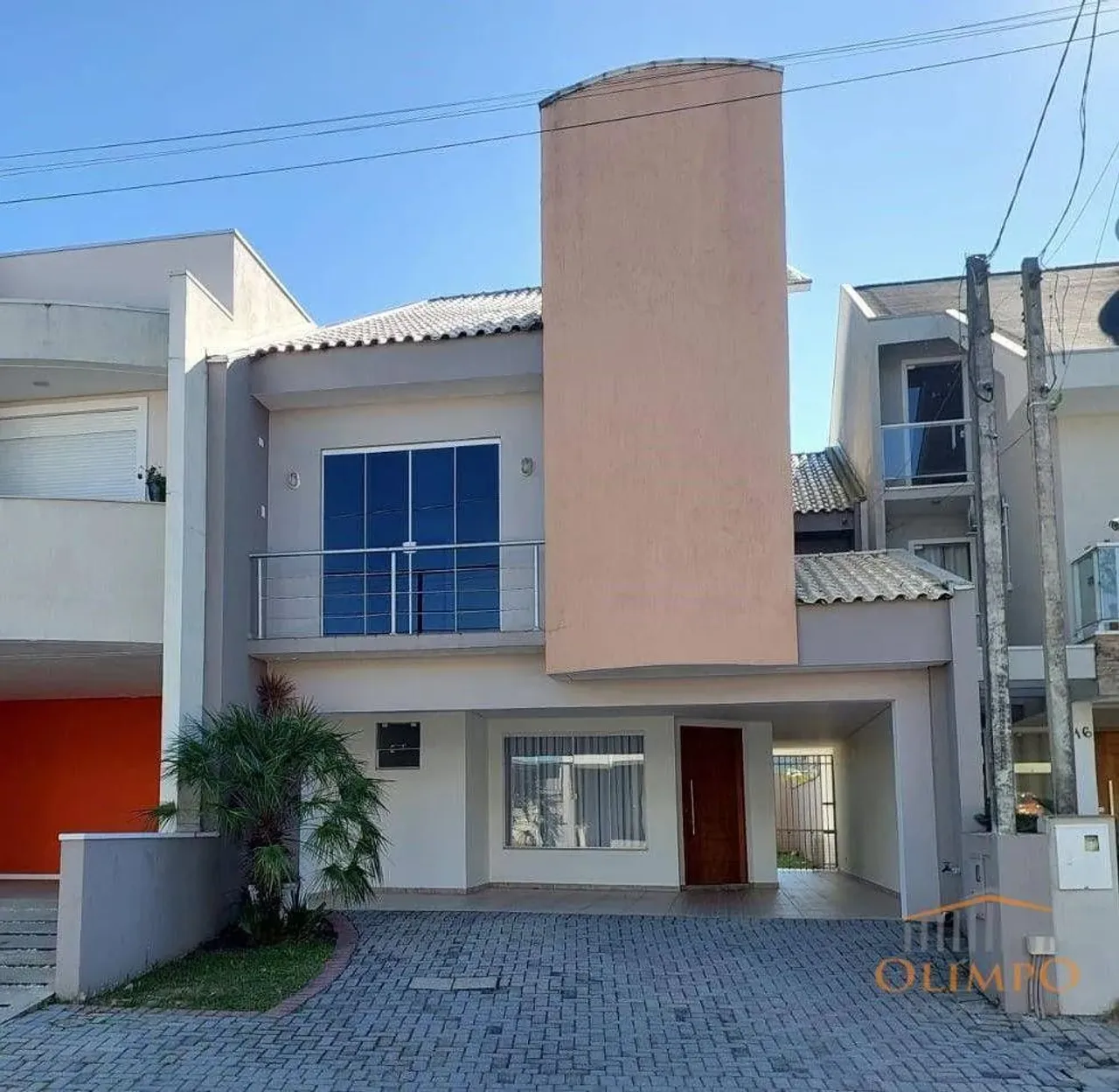 Sobrado com 3 dormitórios para alugar, 260 m² por R$ 5.211/mês - Uberaba - Curitiba/PR