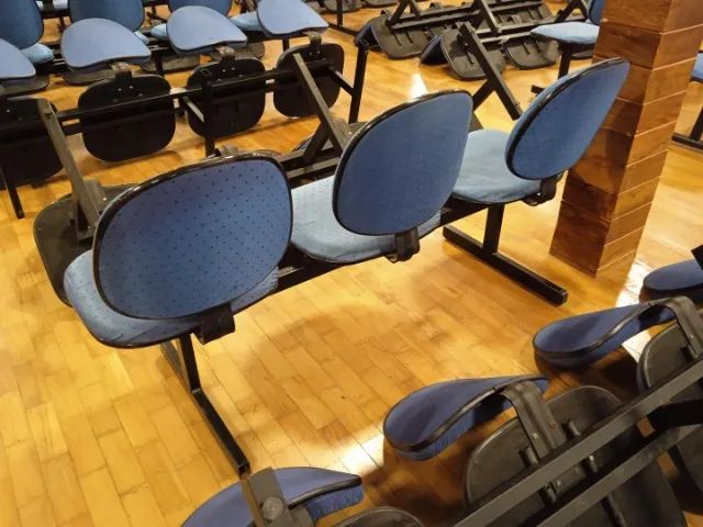 Longarina c/ 3 lugares em Aço / Tecido Azul 83 cm x 160 cm x 53 cm - Foto 4