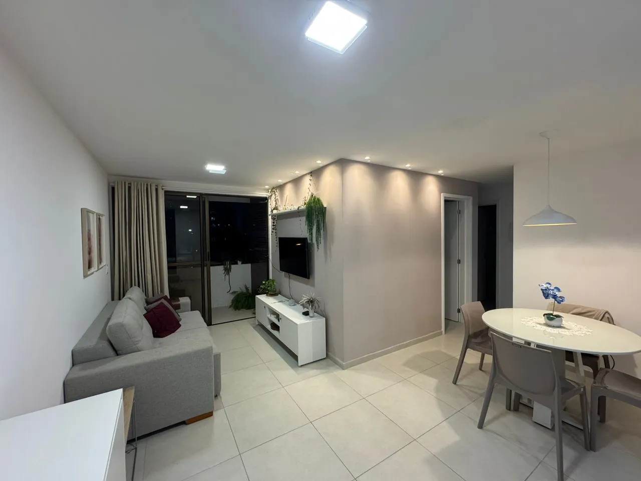 Alugo excelente apartamento no bairro do Miramar