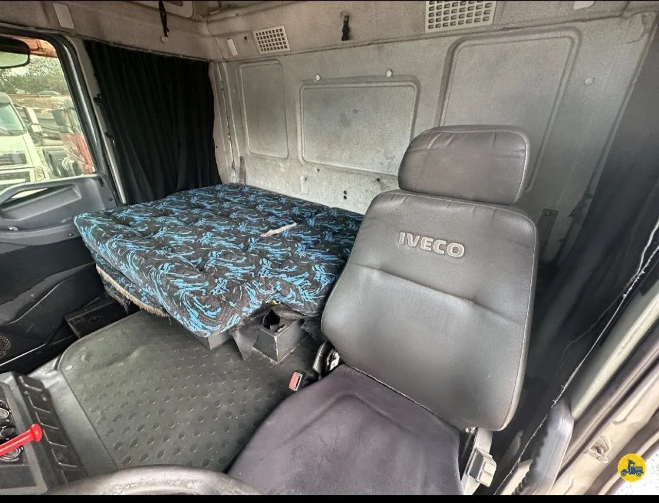 IVECO STRALIS 440 6X2<br>2013/2013<br>TETO ALTO<br>AUTOMÁTICO - Foto 13