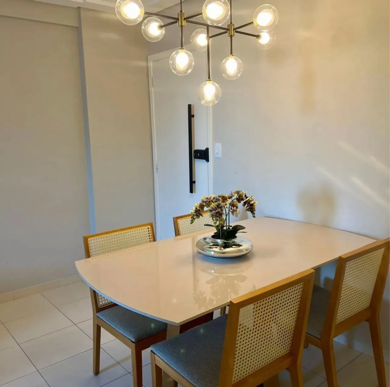 Aluga-se apartamento mobiliado