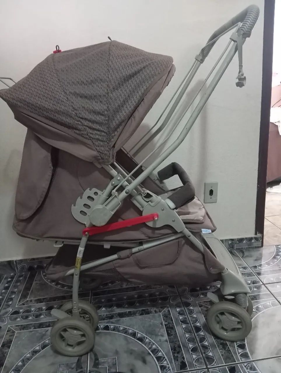 Carrinho de Bebê Compacto e Confortável