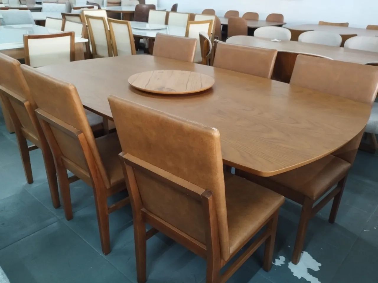Mesa de Jantar Elegante com 6 Cadeiras de madeira 