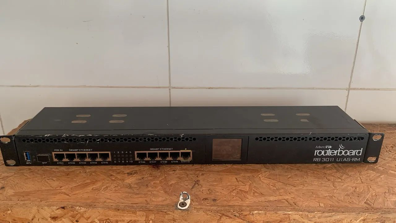 Roteador MikroTik RB 3011 UiAS-RM