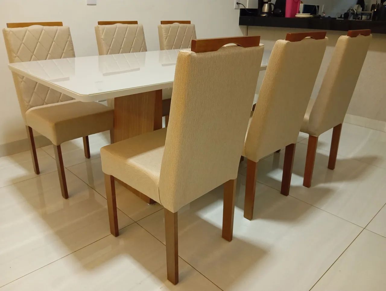 Mesa nova a pronta entrega e com cadeiras de madeira maciça  - Foto 4