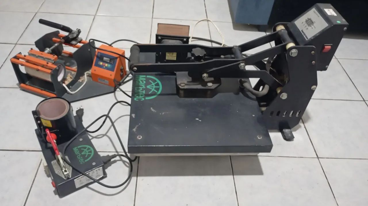 Prensa térmica e  canequeiras
