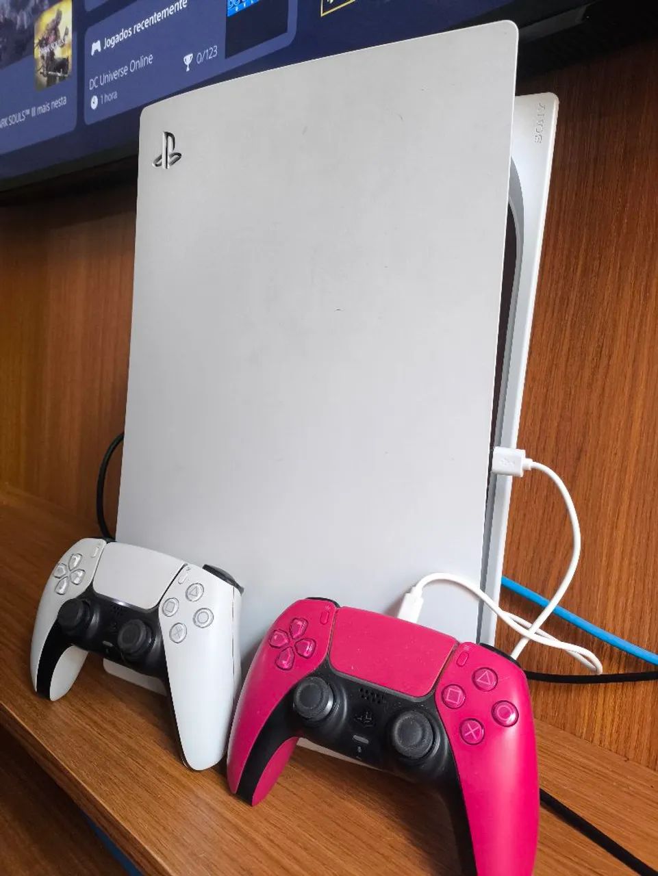 PlayStation 5 mídia física e digital 815 GB , Com 2 controles e 8 jogos 