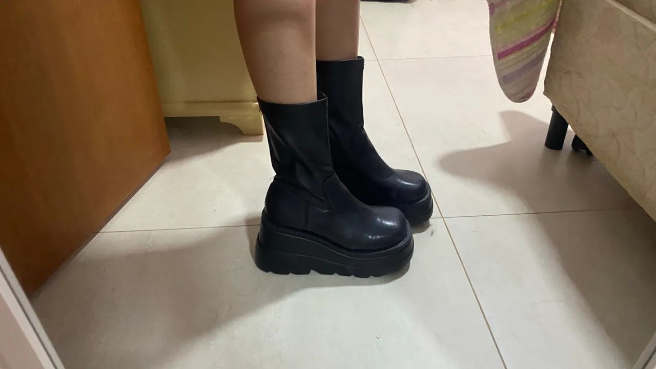 Bota plataforma cano médio  - Foto 5