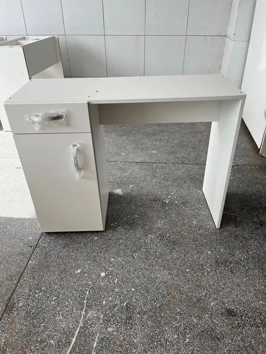 Escrivaninha Branca porta e gaveta  - Foto 2
