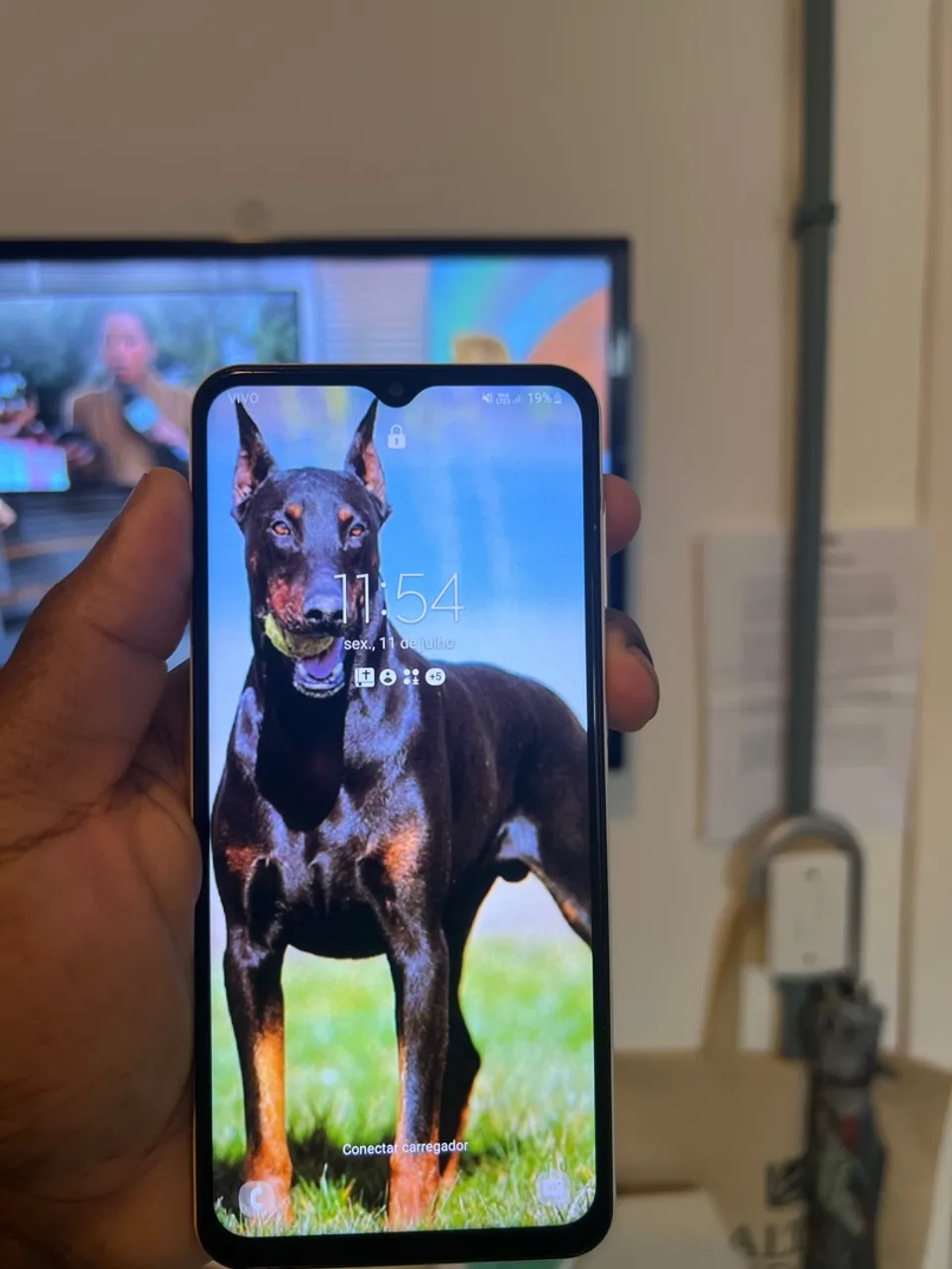 Celular Vivo com tela grande e bom desempenho