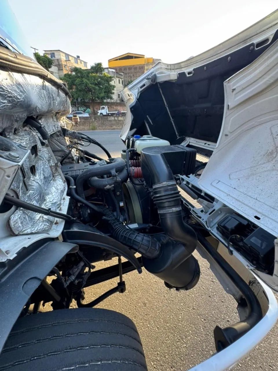 M. BENZ 1319 ATRON BAÚ REFRIGERADO |  2015/2015 - Foto 6