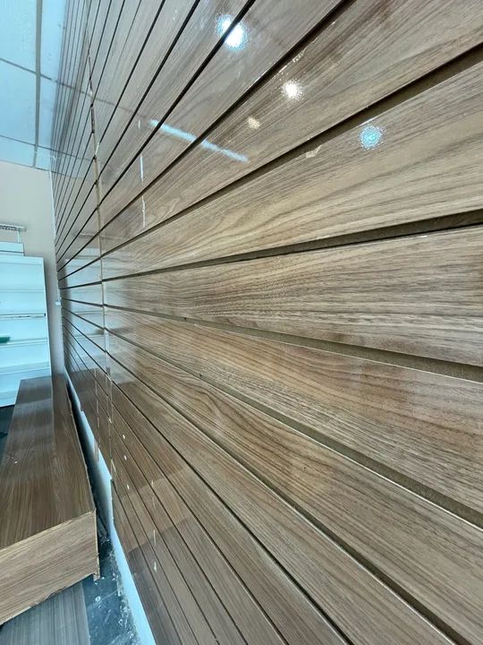 Painel canelado madeira para loja - Foto 2