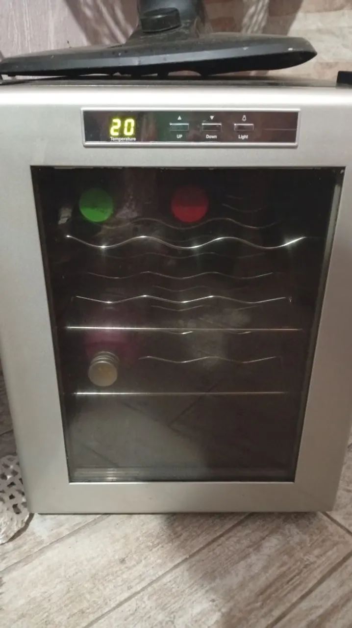 Adega Climatizada para 12 Garrafas
