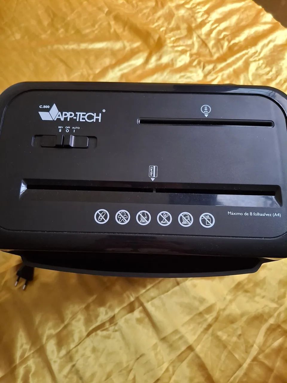 Trituradora de papel, cartão magnético e CD 