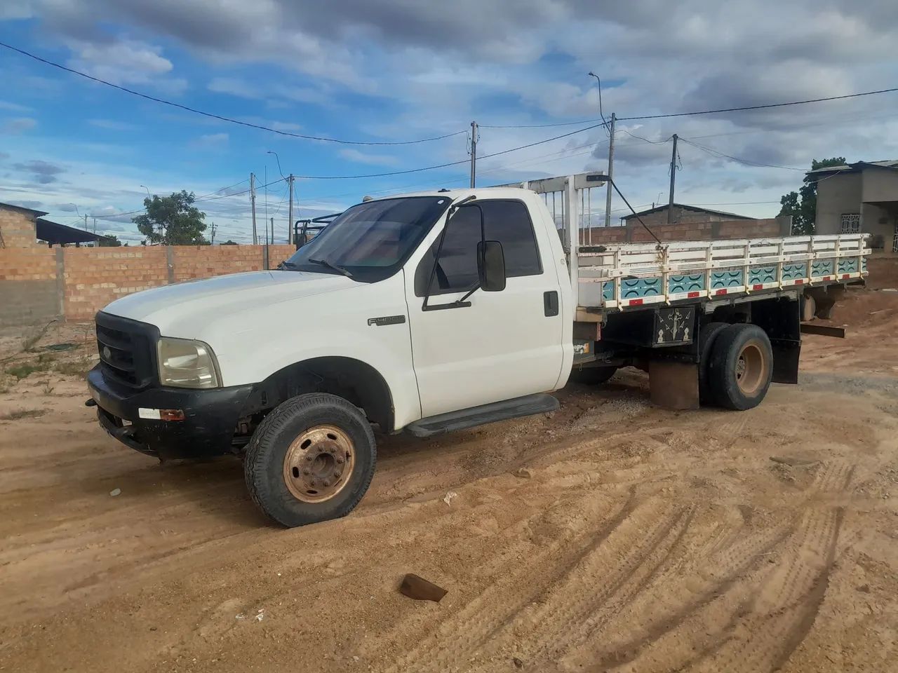 Vendo ou Troco por Veículo de até R$ 25.000,00 caminhão F-4000 - Foto 2