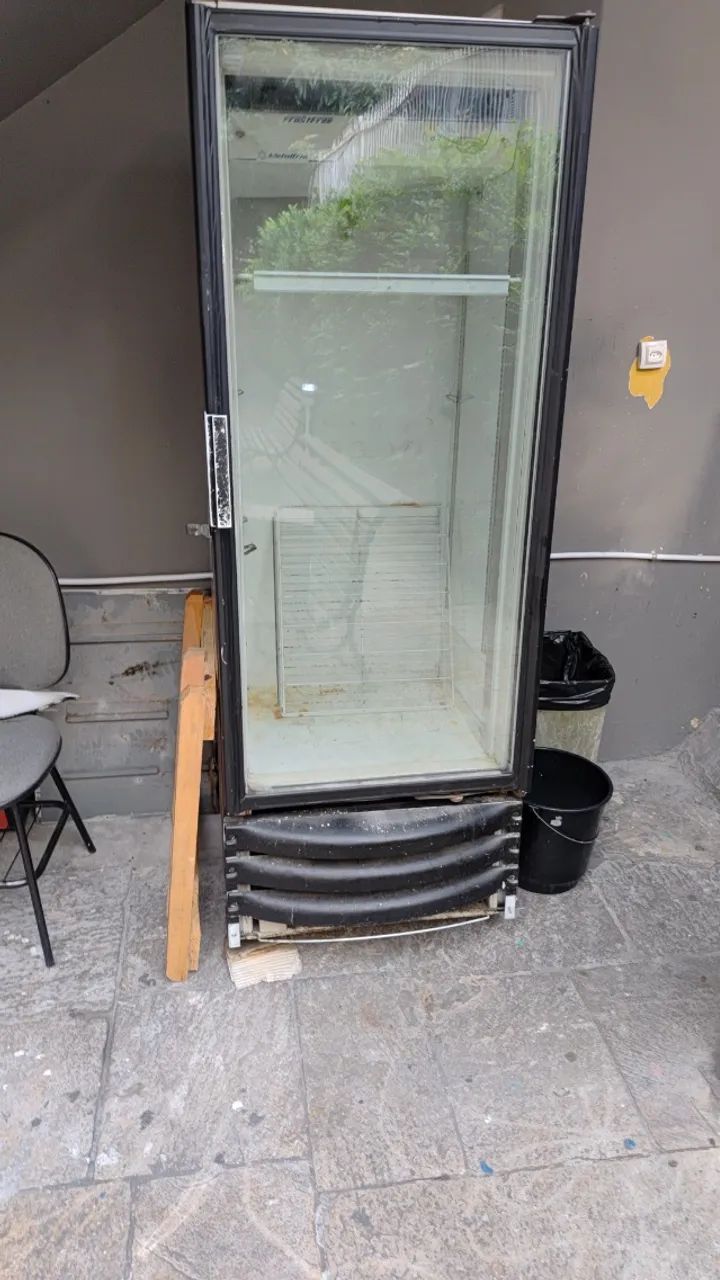 Vende - se Geladeira Expositora Metal Frio/403 litros - Foto 2
