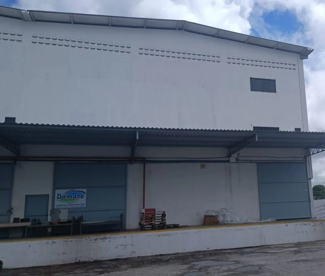 Galpão com 850 a 1700 m2, pé direito 12,5 m, mezanino, 2 docas e piso industrial, próximo