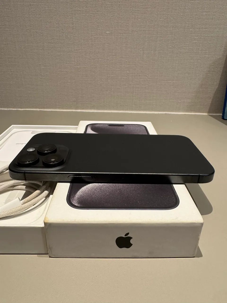 iPhone 15 Pro Max 256gb - Completo na caixa - seminovo impecável  - Foto 2