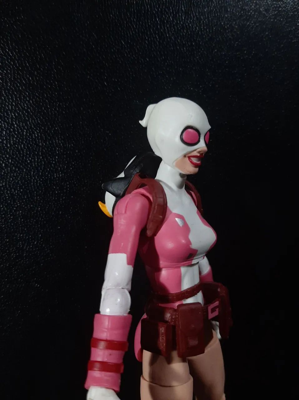 Gwenpool e Jeff o Tubarão - Marvel Legends - Foto 3