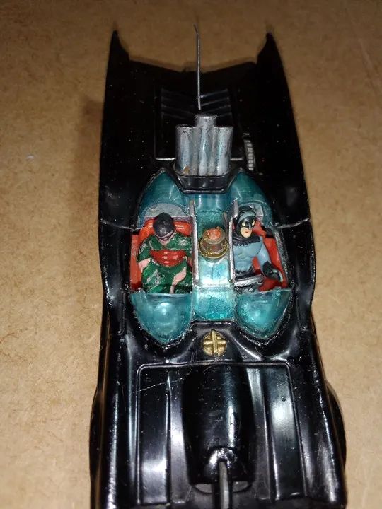 Brinquedo antigo Batmóvel TV séries 1966 CORGI 1:43,