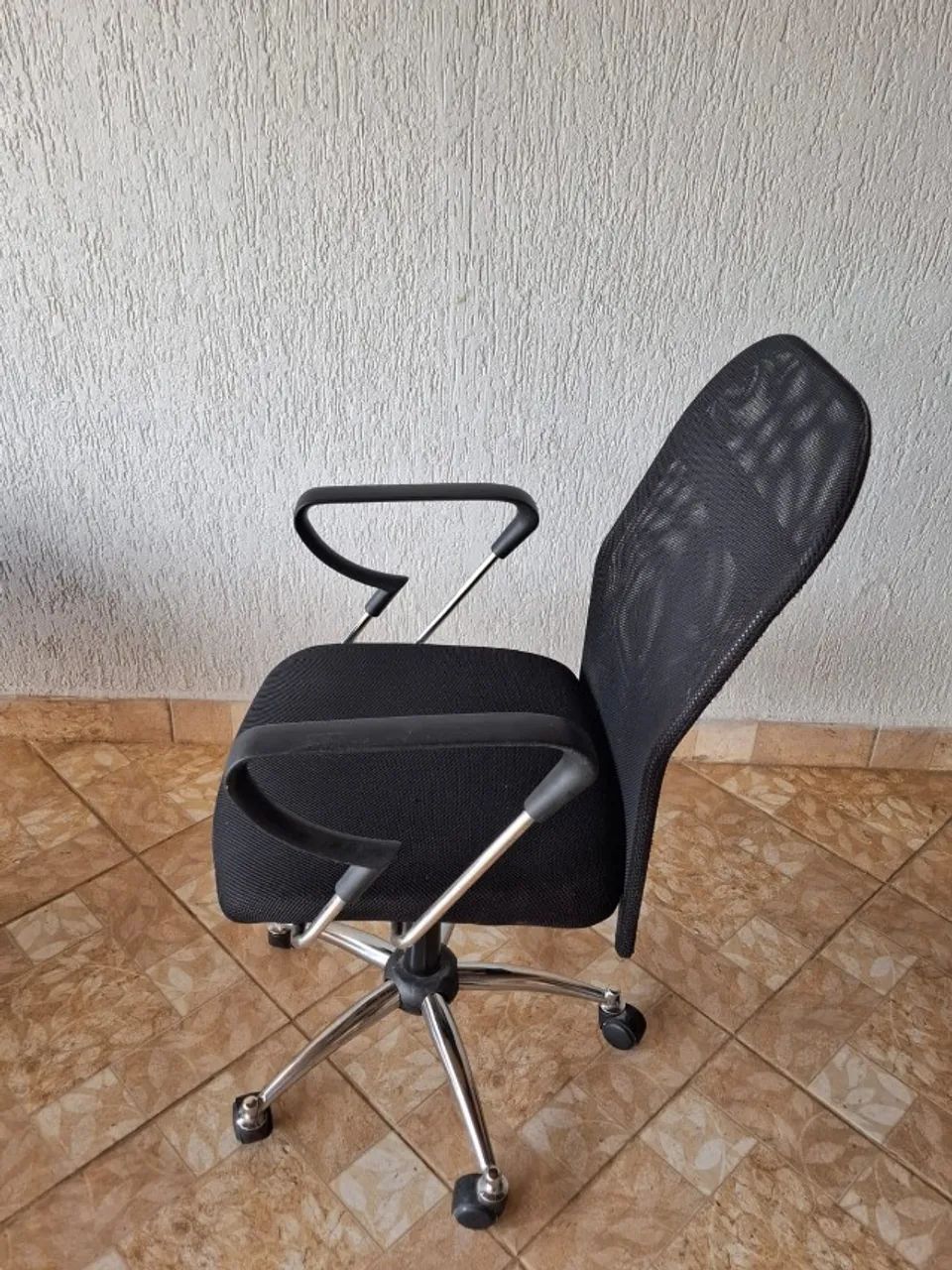 Cadeira de Escritório Diretor Tela Mesh Giratória Cromada - R$ 320,00 - Foto 2