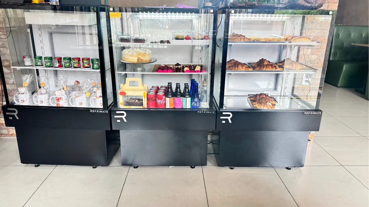 Refeigerador , vitrine seca e estufa