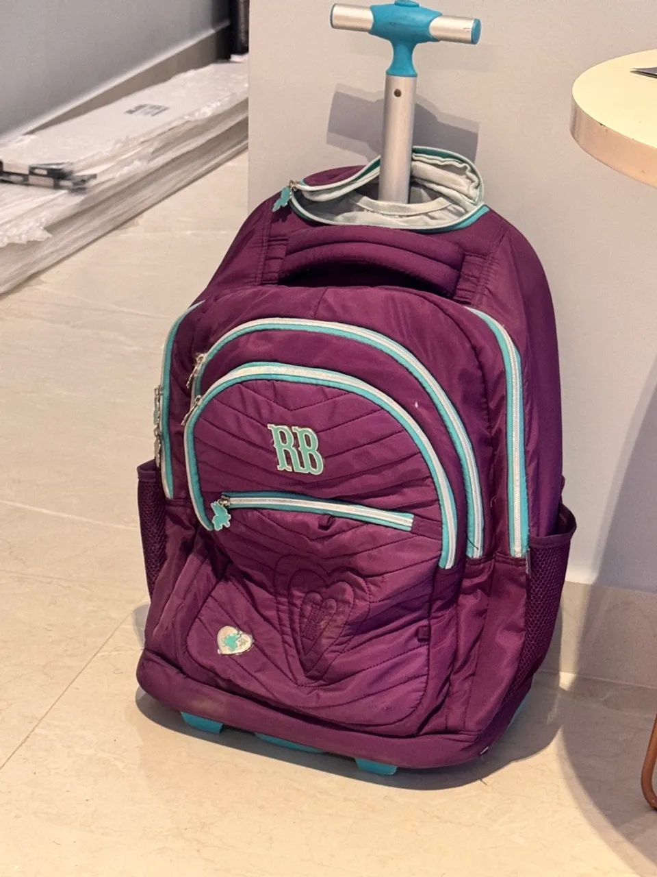 Mochila com Rodinhas Roxa - Ideal para Material Escolar