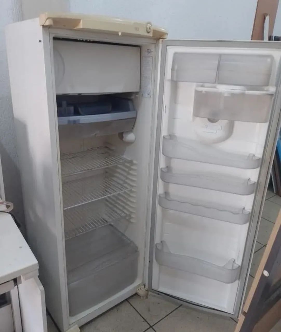 Geladeira Consul 340 l com dispenser de água  - Foto 4