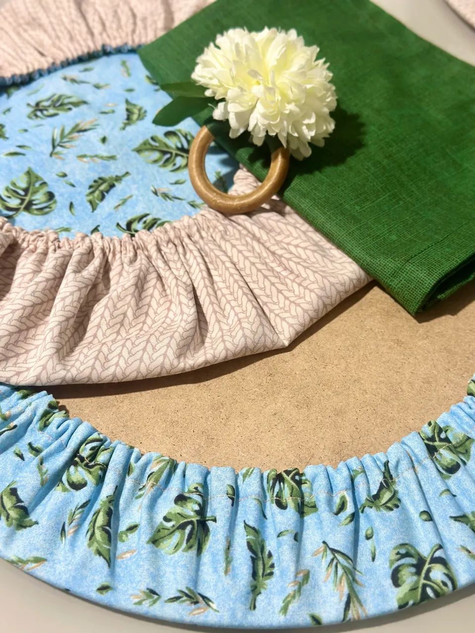 Kit Mesa Posta 4 Lugares Dupla Face Azul Floral com Guardanapo Verde - Foto 5