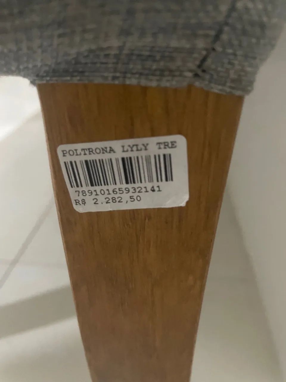 Sofá cinza com design moderno64175988681859121