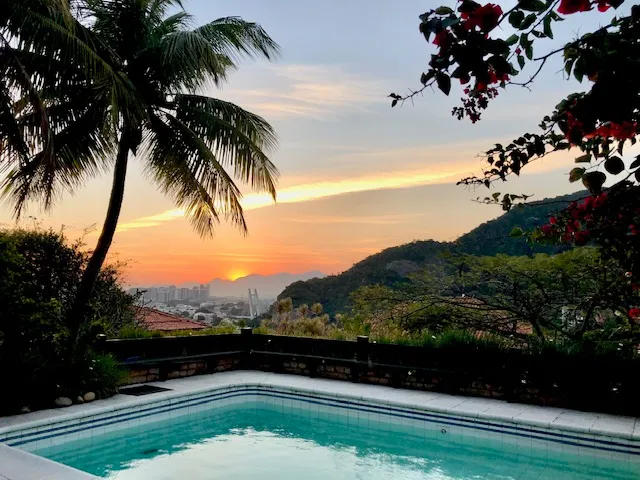 Casa na JOATINGA para venda tem 550 metros quadrados com 5 quartos