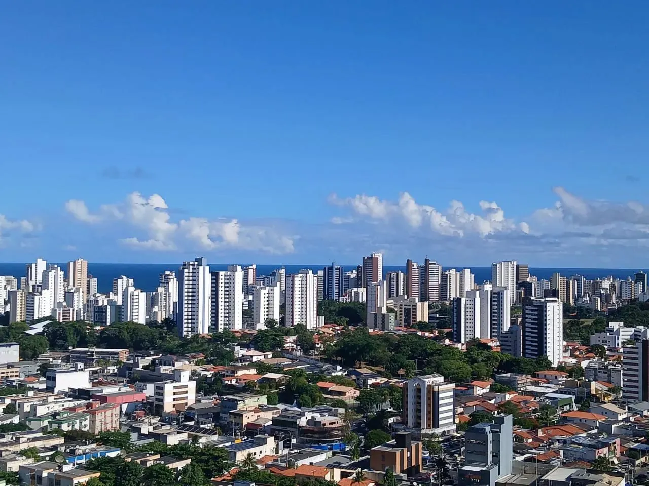 Apto de quatro suítes a venda com 236,00m, no melhor do Caminho das Árvores- Salvador - BA