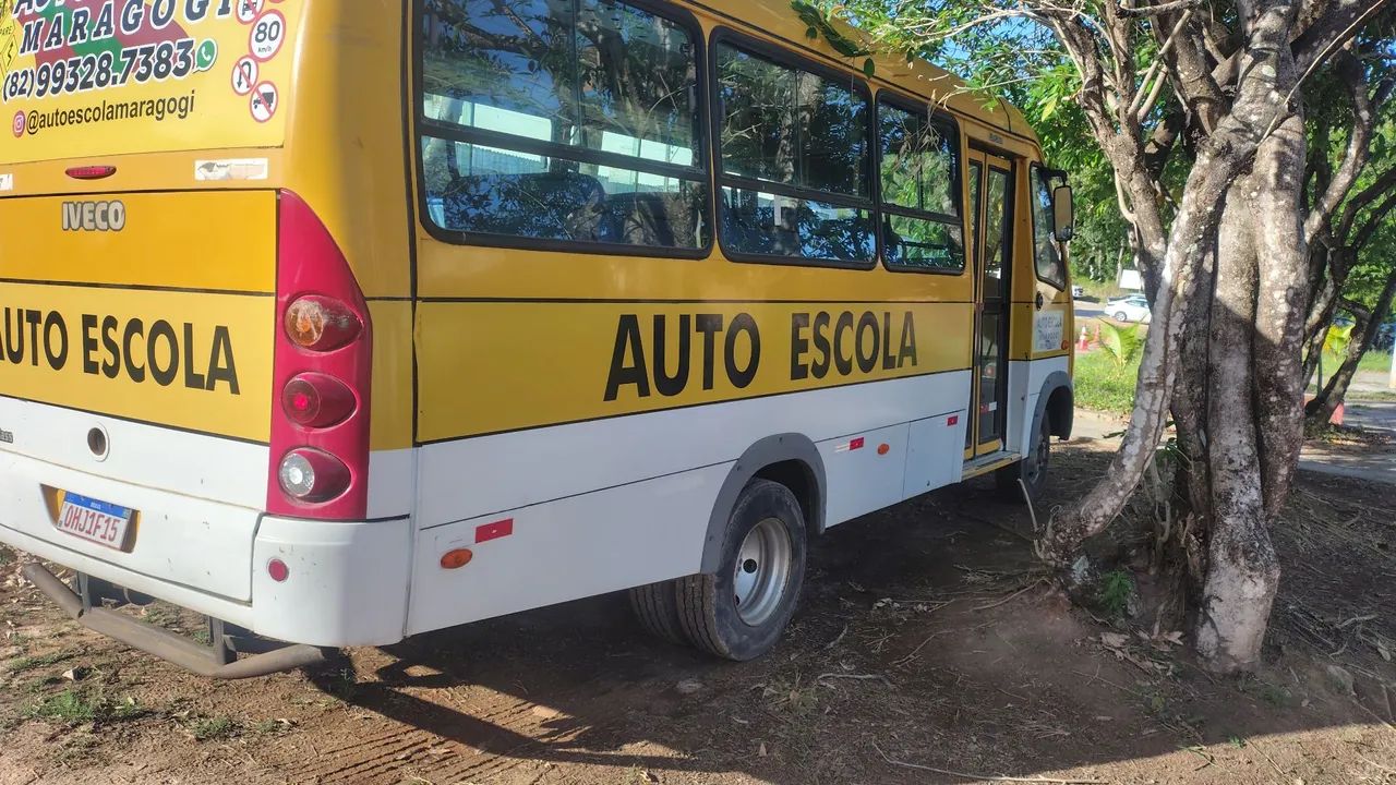 Vendo micro ônibus Iveco city class 2012/2013. - Foto 8