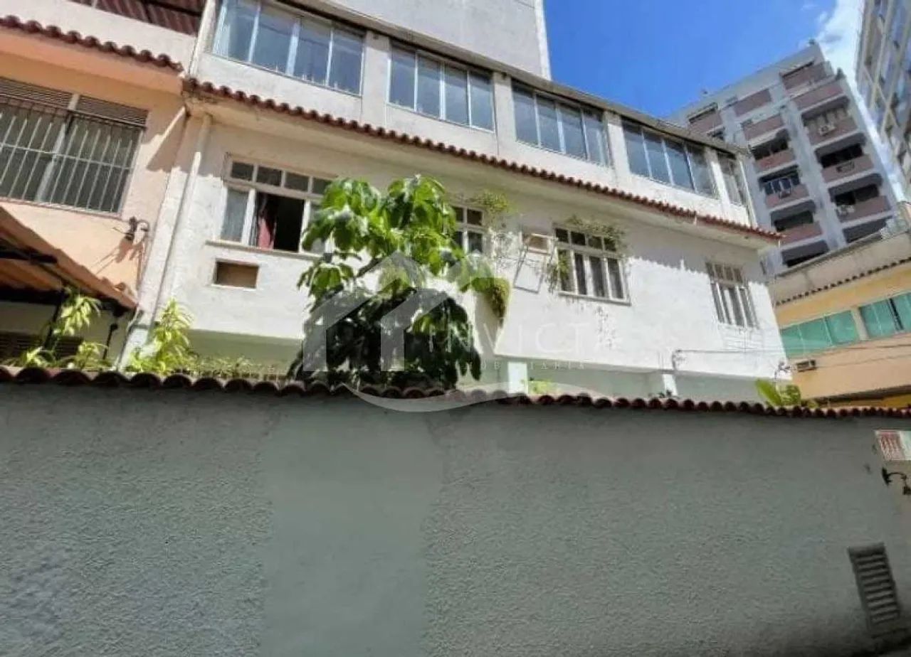 MARAVILHOSA CASA DE VILA TRIPLEX EM BOTAFOGO