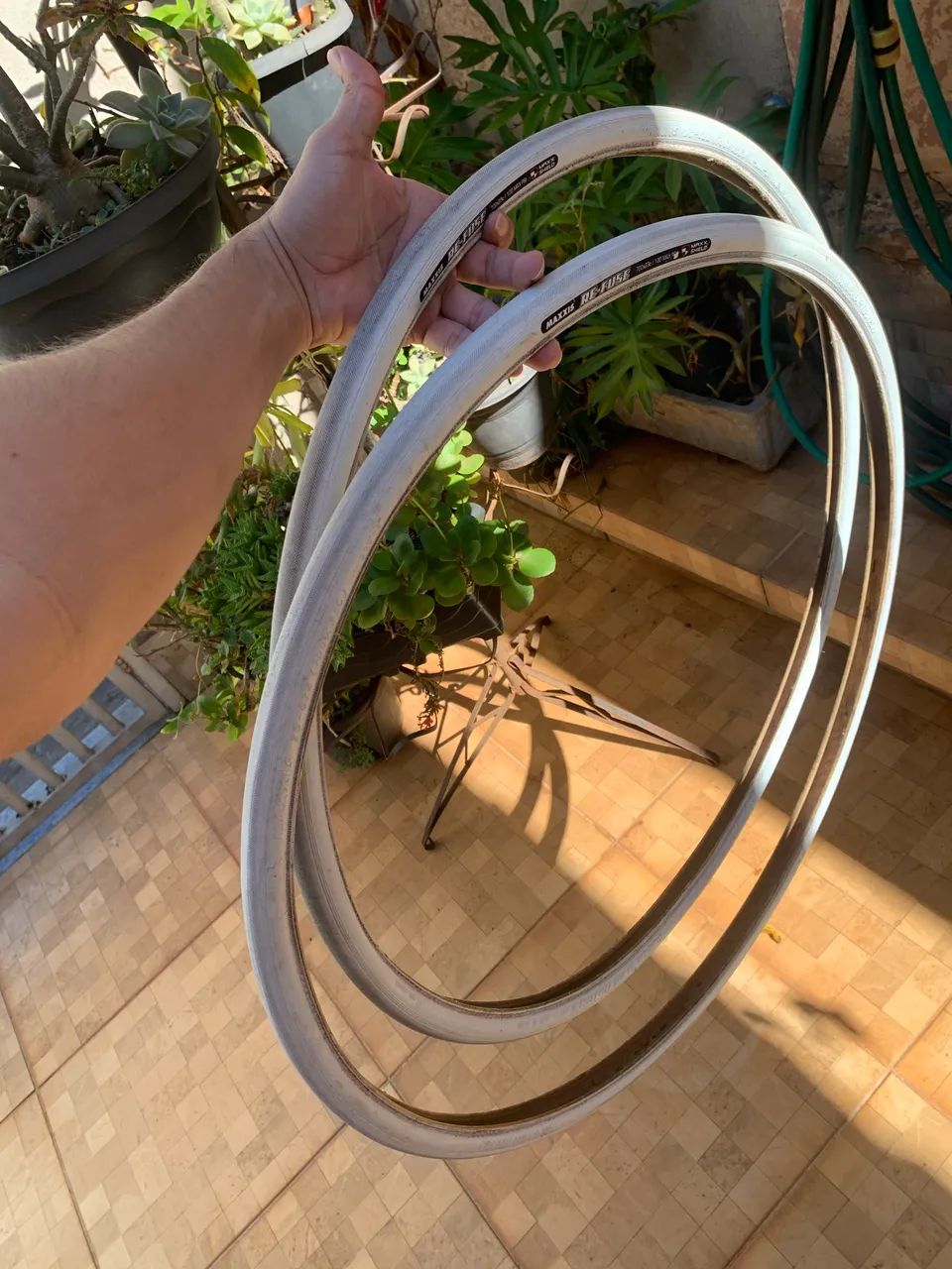 Par de Pneu MAXXIS RE-FUSE 700x23 branco