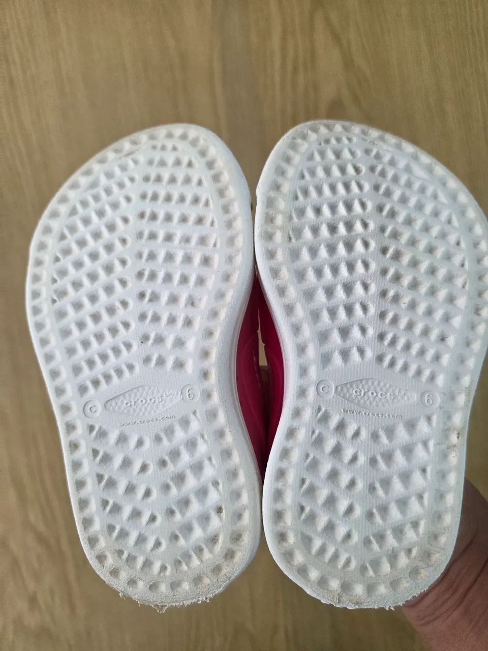 tenis slip on crocs rosa c6 - Foto 2