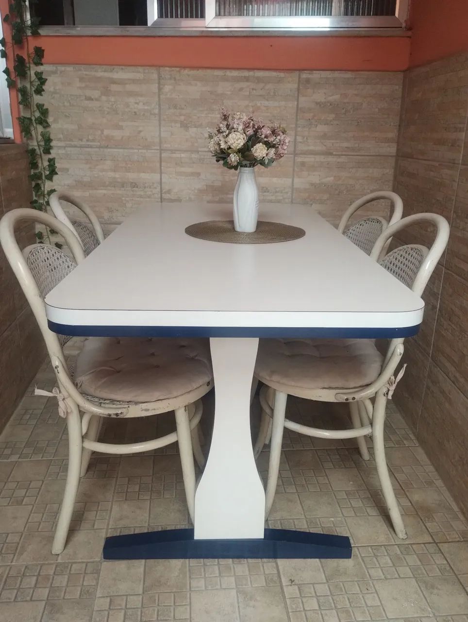 Mesa com 4 cadeiras