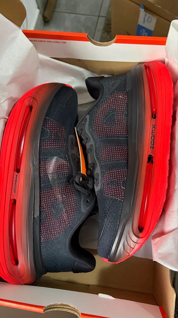 Tênis Nike Vomero Premium Bright Crimson - Foto 2