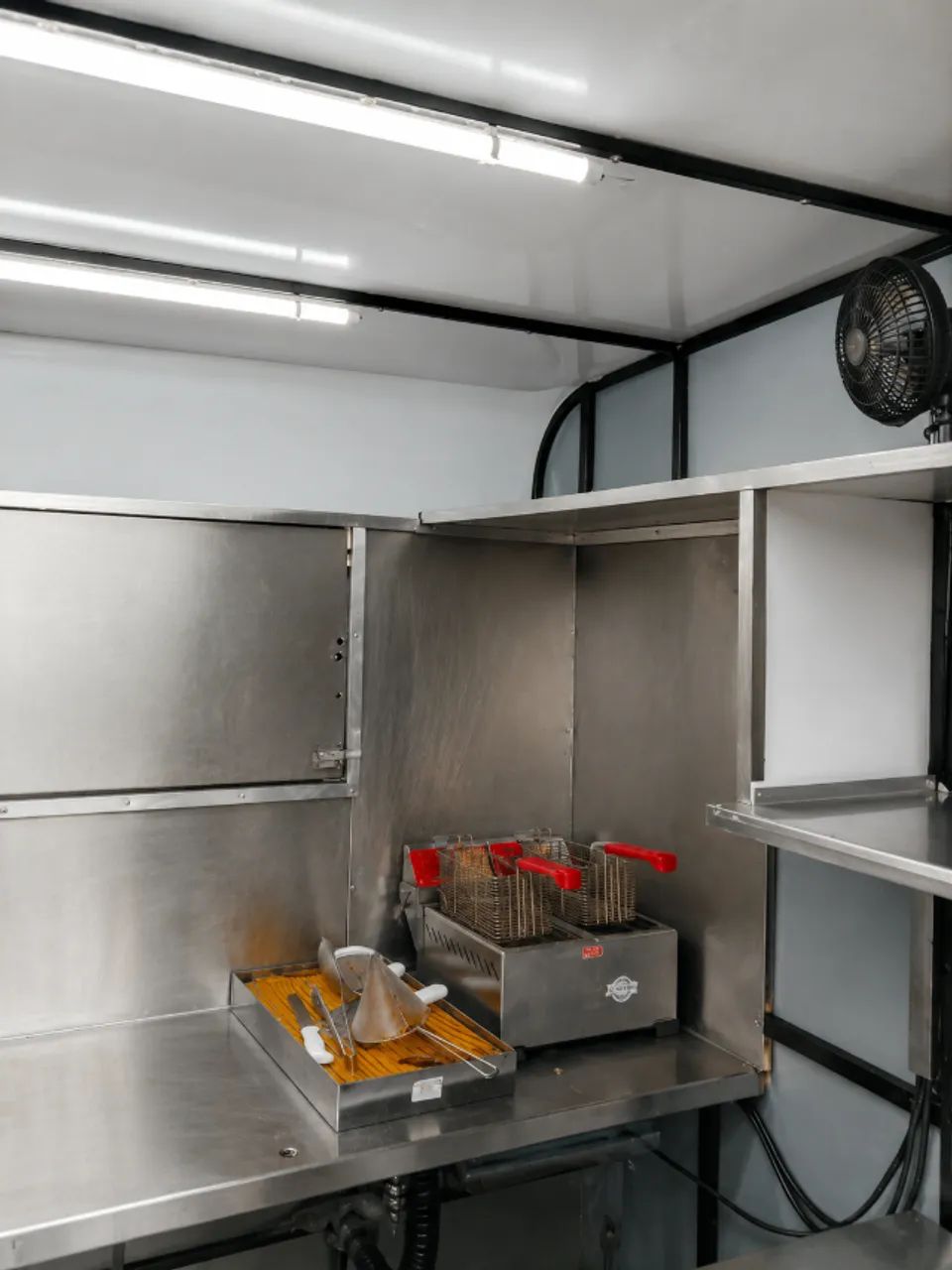 Trailer Gastronômico Completo 3,5 × 2,5m ? Pronto para trabalhar - Foto 3