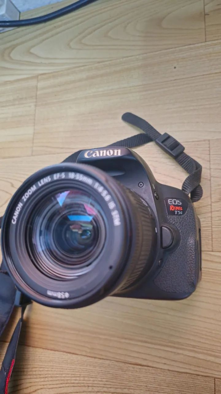Camera Canon T5i