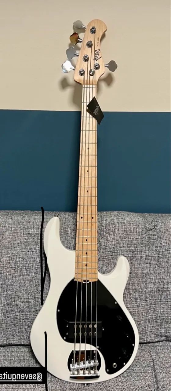 Baixo seven  5 cordas music man 