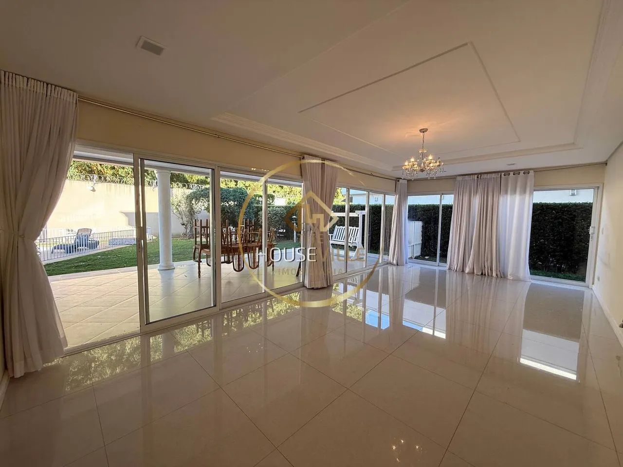 Casa Sobrado, 4 Dormitórios ( 4 suítes), Piscina, Jacareí.